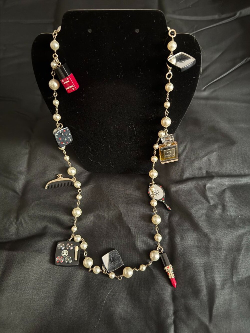 RARE Authentic CHANEL Devil Wears Prada Pearl Makeup Charm Necklace